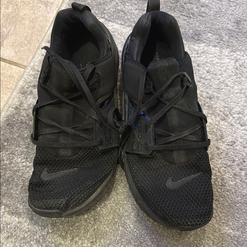 Nike Black Lightweight Athletic Shoes
